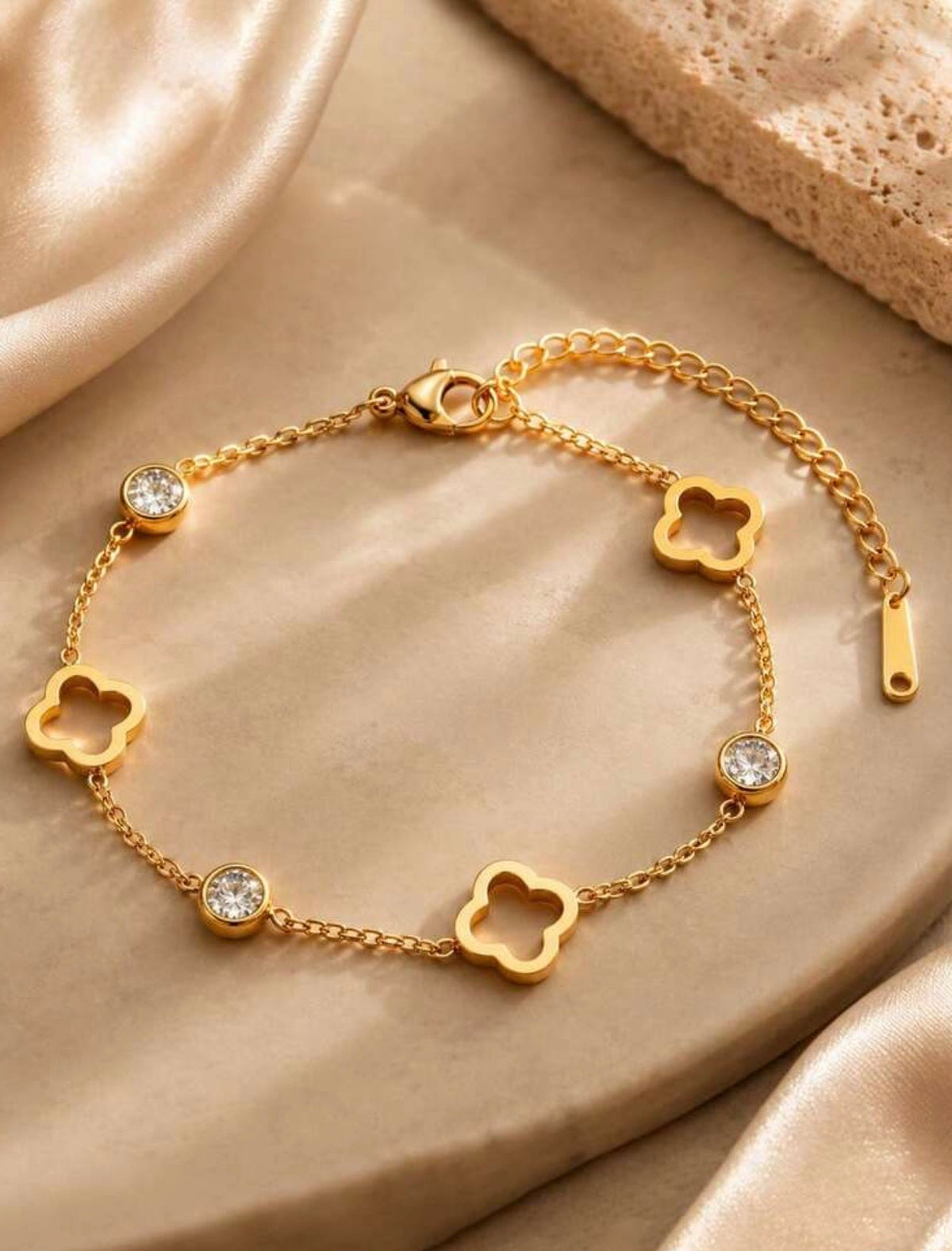 Dazzle Clover Bracelet
