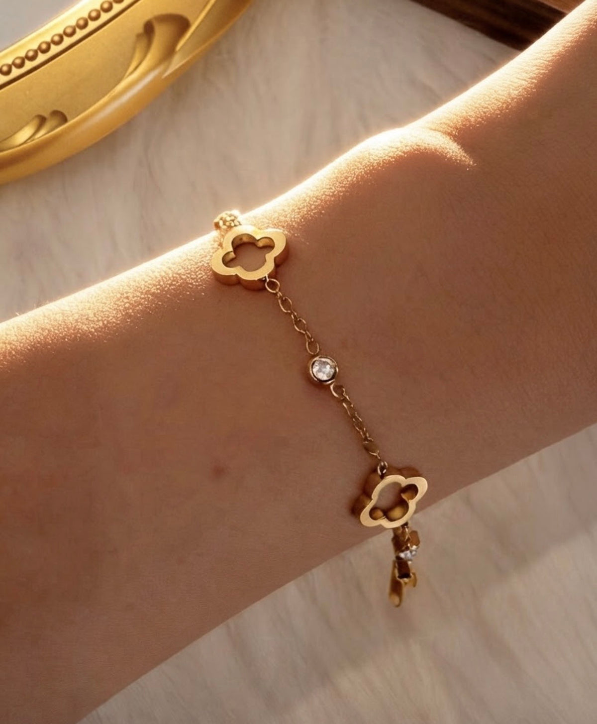 Dazzle Clover Bracelet